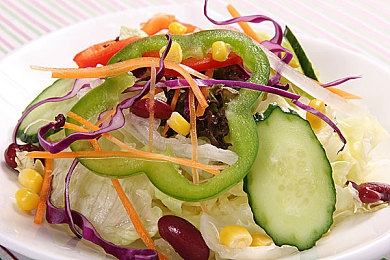 两个人打扑克激烈运动：《极速牌手双人对决》今日上线，融合卡牌策略与赛车竞速的全新竞技体验-5