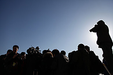 黄色软件下载安装330最新版oppo：极速幻影，霓虹赛道上的终极竞速挑战-4