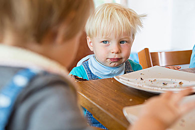 17网曝：极限竞速暗夜狂飙正式发布，拟真赛车体验与隐藏内容引爆玩家热议-2