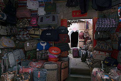 又痛又爽的打扑克：《极限竞速：扑克牌局》今日上线，体验速度与策略的双重心跳博弈-4