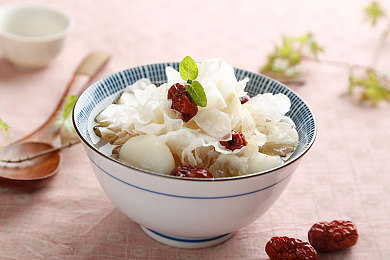 国产白袜男Gaychina白袜男生：都市极速角色引热议，玩家社群解读塑造独特车手文化-2