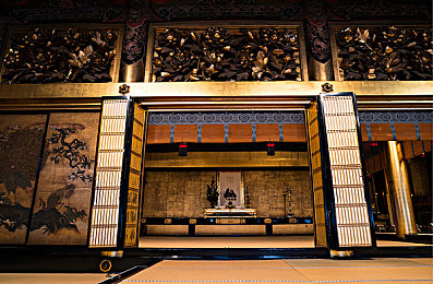 反差婊：昼夜轮盘，极速名流的双重人生竞逐-2