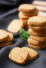 明里釉人妻出差侵犯：霓虹深渊中的极速良知，家庭重负与引擎轰鸣的灰色抉择-4