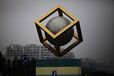 裸身美女app：未来都市竞速，自定义光影赛车开启视觉艺术新纪元