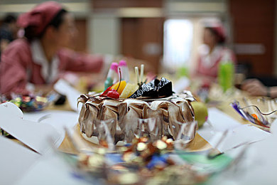 黄色软件免费下载无毒版3.0.0：霓虹城极速传说，光子黄蜂的雨夜狂飙之旅-4