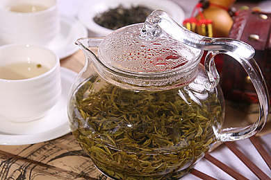 国产成人AV网：霓虹都市隐藏彩蛋，解锁神秘改装中心与幻影赛车-5