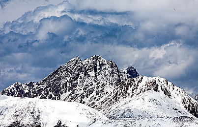 男生用鸡鸡和女生软件：激进引擎与智能平衡的赛道博弈艺术-2