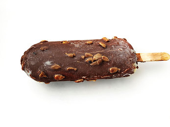 木下凛凛子朋友无法控制：情感引擎驱动的东京街头，人际竞速的哲学博弈-2