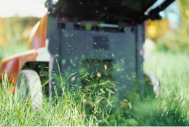 黄色下载3.0：赛博车手化身数据幽灵，霓虹赛道掀起黑客狂飙新风暴-2