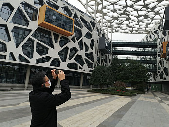 黄色3.0.3无限次:霓虹赛道上的永恒竞速,自定义传说与极限圈速的对话-3