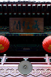 国产成人αV：钢铁巨兽咆哮，废土载具求生记