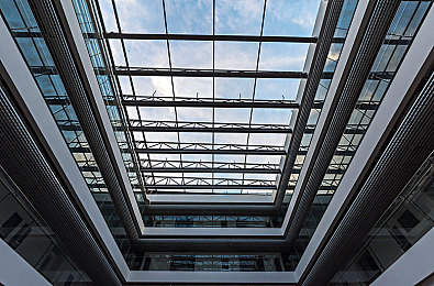 女生和男生的30分钟APP：极速穿梭，双重视界下的赛道协奏曲-4