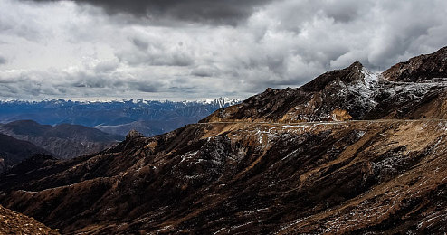 重口双拳头交啤酒瓶交：废土狂飙极限近战，双拳烈焰引爆载具缠斗艺术-1