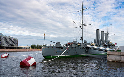 女生被插软件链接：极速引擎与数据迷踪，虚拟赛道上的数字反击战-3