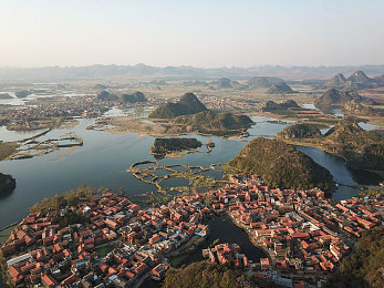 就爱色：光谱骑士的霓虹谜踪竞速之旅-3