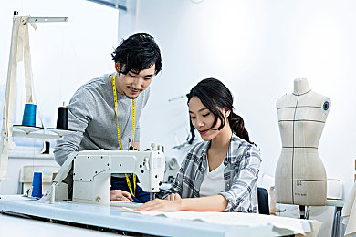 未成年人禁止入内APP:硬核赛车模拟新作问世,极致拟真挑战驾驶技术巅峰-2