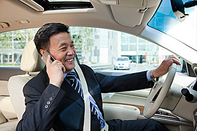 中美亚日韩一区二区：全球赛道风云对决，体验五大区域竞速文化与极限驾驶挑战-4