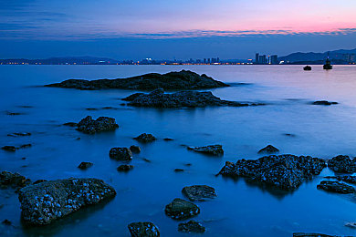 黄软破解版:街头狂飙,解锁隐藏性能,体验地下改装赛车文化-3