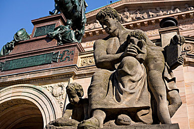 美女不穿衣服应用：极速衣橱，赛车女郎的虚拟时尚与性能对决-3