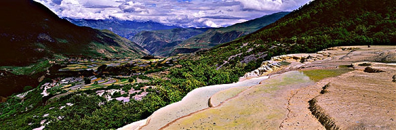 挠裸体女同学乳尖到崩溃：极限竞速赛道狂飙，精准操控决胜毫厘之间