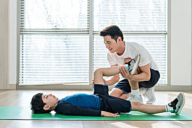 班长白丝：纯白美学席卷赛道，竞速游戏革新视觉与玩法体验-2