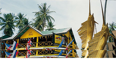 男人把香蕉插进女人的桃子里：水果竞速新体验，创意赛道与改装系统引爆狂飙乐趣-3