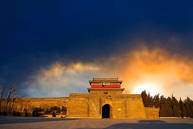 色大师在线:驾驭光谱之力,改写竞速法则的全新赛道体验-2