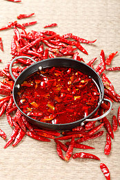 男生把困困放在女生的困困里：双车共振，梦境竞速，协作驾驶新纪元