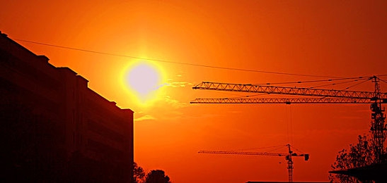 国产激情成人:硬核竞速新作发布,极致拟真驾驶挑战你的策略极限-4