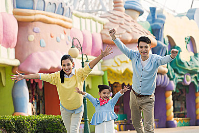 外国人打扑克又叫又疼：卡牌策略与赛车竞速融合新游发布，双阶段玩法带来极致博弈体验-2