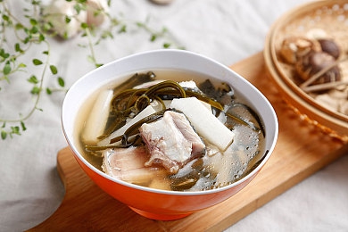 黄色app入口:霓虹深渊,极速密道中的都市传说-3