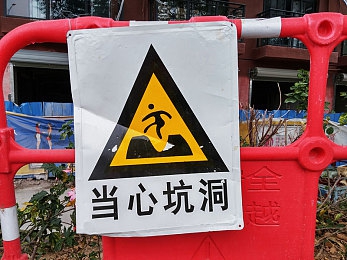 APP东京热：极速霓虹，都市脉动中的未来狂飙传说