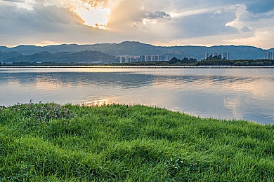 热心的朝阳群众51zhfun:《都市车影追踪者》今日上线,融合赛车与解谜的全新社区破案玩法登场-3
