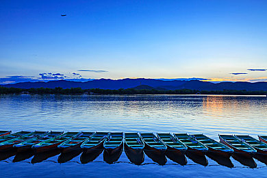 黄色软件下载3.0.3免费无限次：极限竞速地平线5全车辆获取攻略，赛季活动与抽奖技巧全解析-2