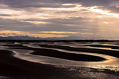 男生把困闲放到女生困困:双人驾驶默契大考验,合作征服崎岖旅途-3