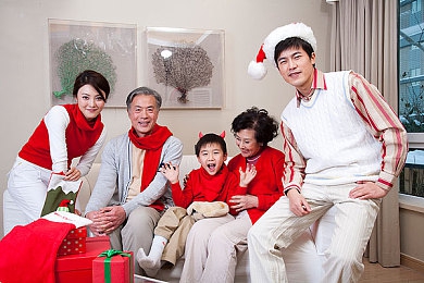 国产成人情色：引擎轰鸣与情感交织，都市狂飙霓虹情缘今日正式上线深度解析-4