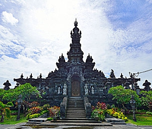 黄色下载2023:疾驰于金色国度,征服地平线的终极竞速之旅-5