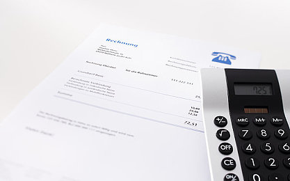 班里没人了脱女同学内裤：寂静教室的红色丝绸谜案与微风时刻-3