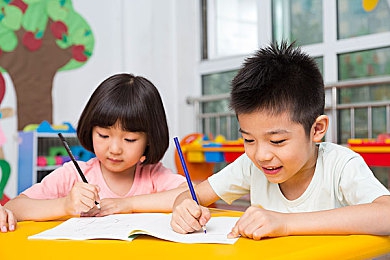 乱伦短视频：《极速血脉》今日上线，揭秘赛车家族内斗背后的背叛与荣耀之争-4