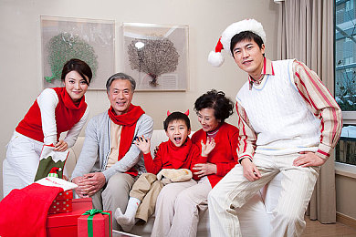 老婆按摩被肉干高H潮:治愈诅咒的指尖之旅,荒诞解谜中的温情按摩店物语-4