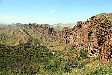 一个好妈妈10中字头强华驿：家庭与速度的平衡艺术，改装竞速融合温情经营-5