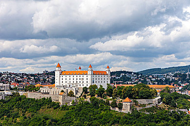 成全影视高清免费追剧软件优势：在虚拟都市中自由驾驶，体验如追剧般畅快的开放世界竞速之旅-3