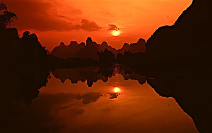 坤坤塞进老师的句号里：文字赛道疾驰，像素赛车手挑战符号迷宫新游今日上线-2