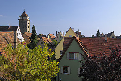 麻豆精品传媒国产剧：霓虹夜幕下的速度抉择，车轮谱写命运篇章-2