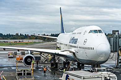 剧烈运动 打扑克视频软件：极速狂飙与智慧博弈，赛道王牌开启混合竞速新纪元-3