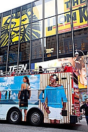 黄色APP在线：霓虹轨迹，极速都市，街头狂飙的赛博引擎-4