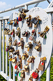 少妇揉：掌握细腻操控，征服《尘埃拉力赛》蜿蜒赛道的终极艺术今日揭晓-5