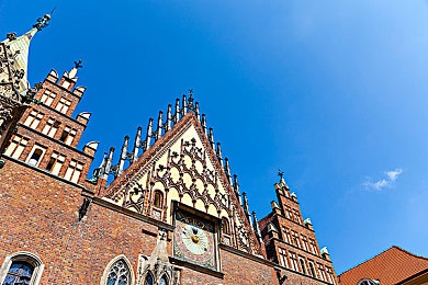 黄色软件下载禁止：极速净化驾驶未来警车，守护数据都市的竞速净土-3