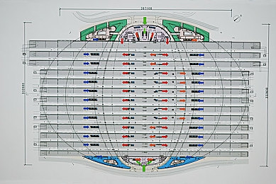 草莓色站：霓虹都市甜蜜狂飙，全新竞速游戏引爆视觉与速度狂潮-3