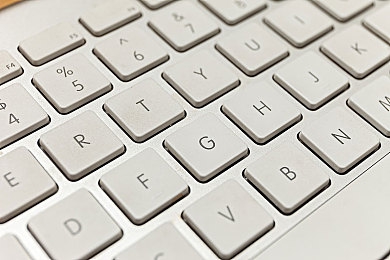 黄泻软件：当失控代码成为赛道，不完美竞速美学-5